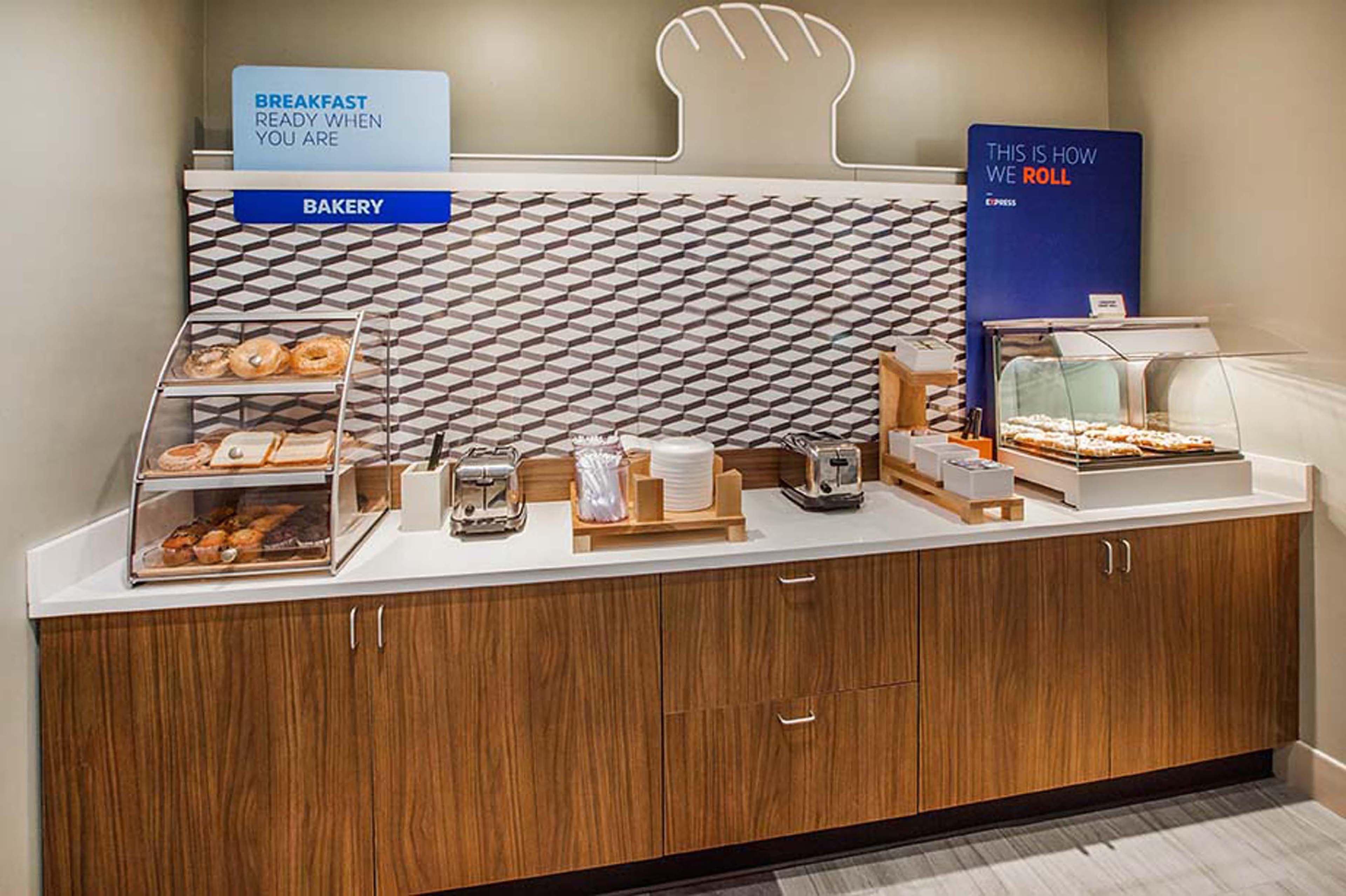 Holiday Inn Express & Suites - Redding By Ihg Esterno foto